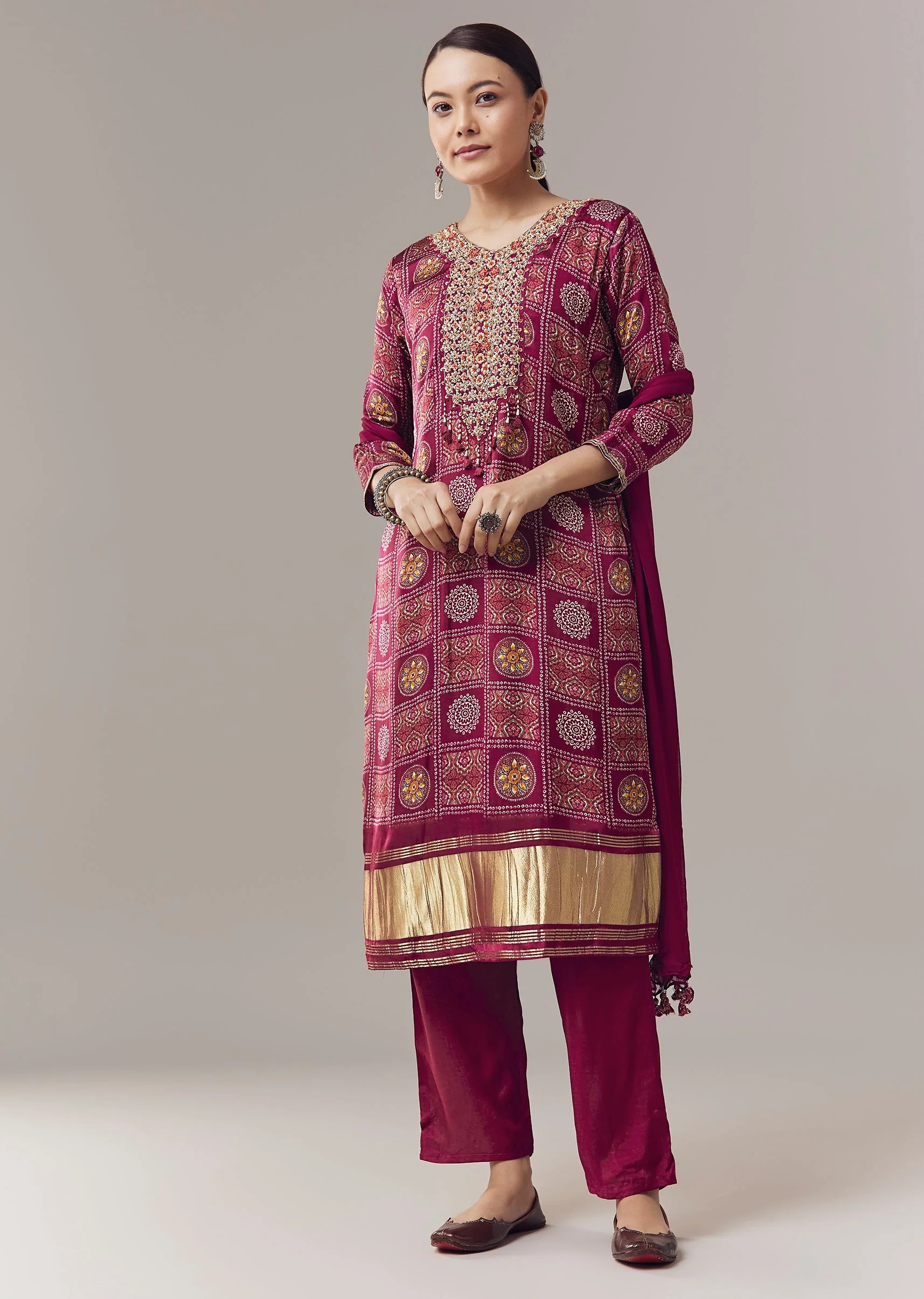kurta-set-in-bandhani-print-with-embroidered